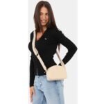 حقيبة كروس بودي نسائية بيج من تومي هيلفيغر Aw0Aw16679