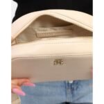 حقيبة كروس بودي نسائية بيج من تومي هيلفيغر Aw0Aw16679
