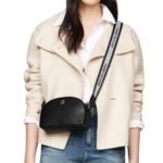 حقيبة كروس بودي سوداء من تومي هيلفيغر للنساء Aw0Aw16679