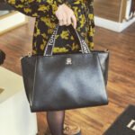 حقائب يد نسائية سوداء من تومي هيلفيغر Aw0Aw14469 Bds