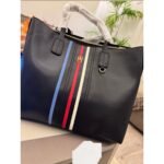 حقيبة كتف نسائية سوداء من تومي هيلفيغر Aw0Aw16409