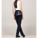 حقيبة كروسبودي نسائية زرقاء من تومي هيلفيغر Aw0Aw17065