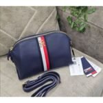 حقيبة كروسبودي نسائية زرقاء من تومي هيلفيغر Aw0Aw17065