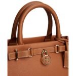 حقيبة كتف نسائية بنية اللون من تومي هيلفيغر Aw0Aw17188